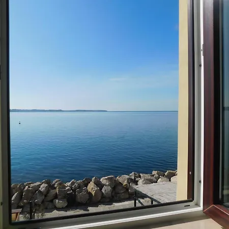 Giovanni Apartment Piran